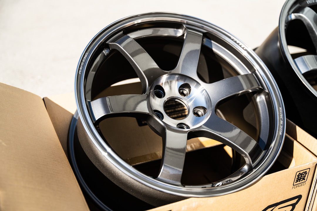 Volk TE37 Saga SL / 18x10 +40 / 5x114.3 / Pressed Graphite