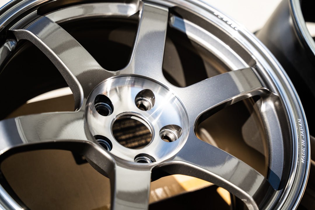 Volk TE37 Saga SL / 18x10 +40 / 5x114.3 / Pressed Graphite