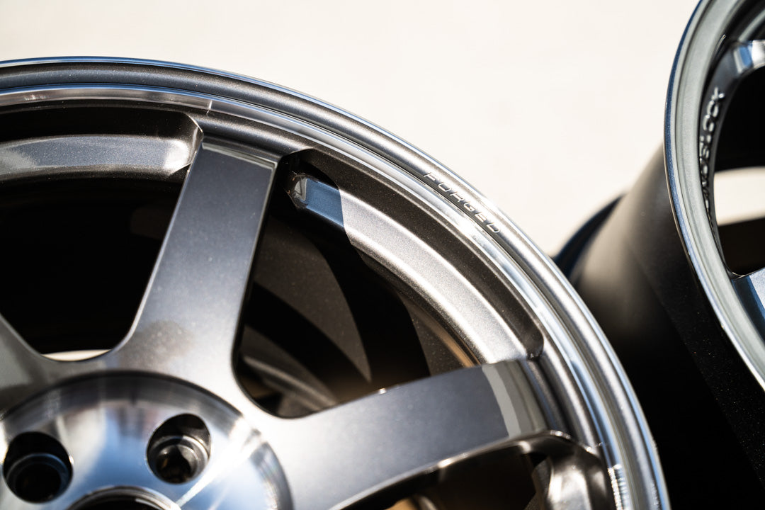 Volk TE37 Saga SL / 18x10 +40 / 5x114.3 / Pressed Graphite