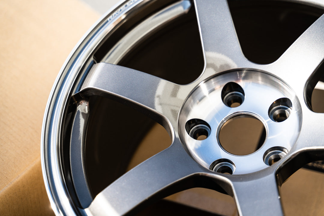 Volk TE37 Saga SL / 18x10 +40 / 5x114.3 / Pressed Graphite