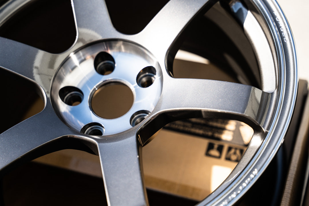 Volk TE37 Saga SL / 18x10 +40 / 5x114.3 / Pressed Graphite