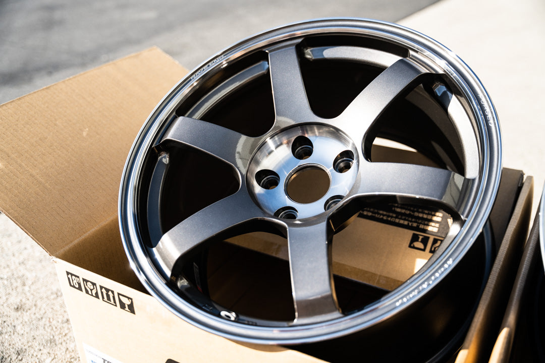 Volk TE37 Saga SL / 18x10 +40 / 5x114.3 / Pressed Graphite