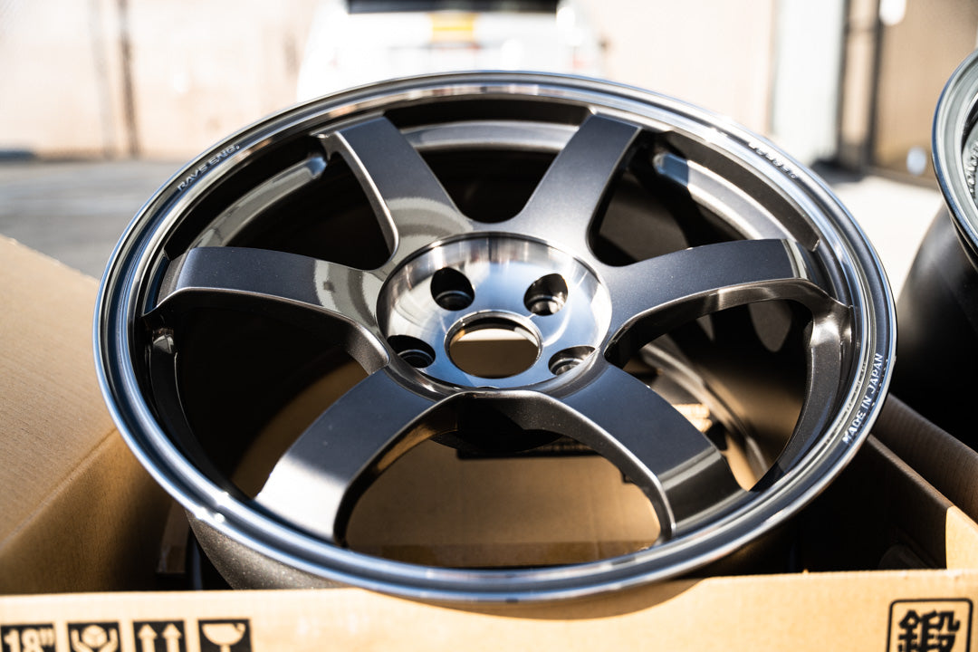 Volk TE37 Saga SL / 18x10 +40 / 5x114.3 / Pressed Graphite