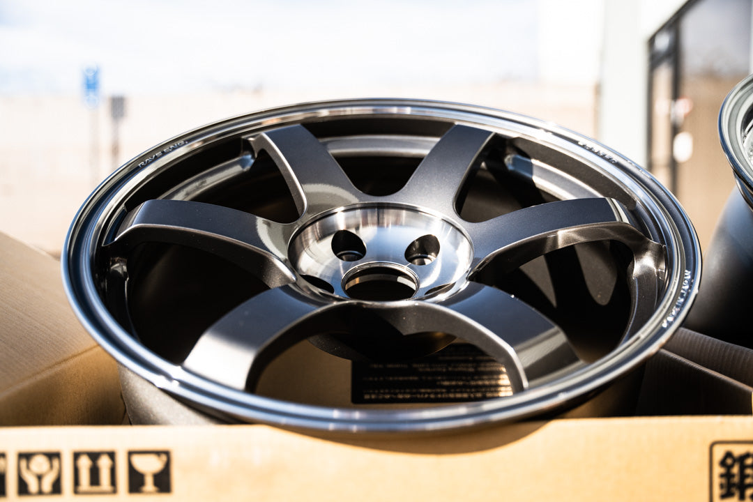Volk TE37 Saga SL / 18x10 +40 / 5x114.3 / Pressed Graphite