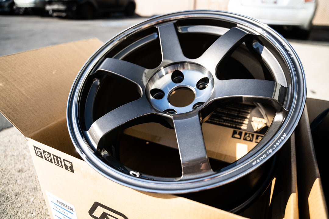 Volk TE37 Saga SL / 18x10 +40 / 5x114.3 / Pressed Graphite