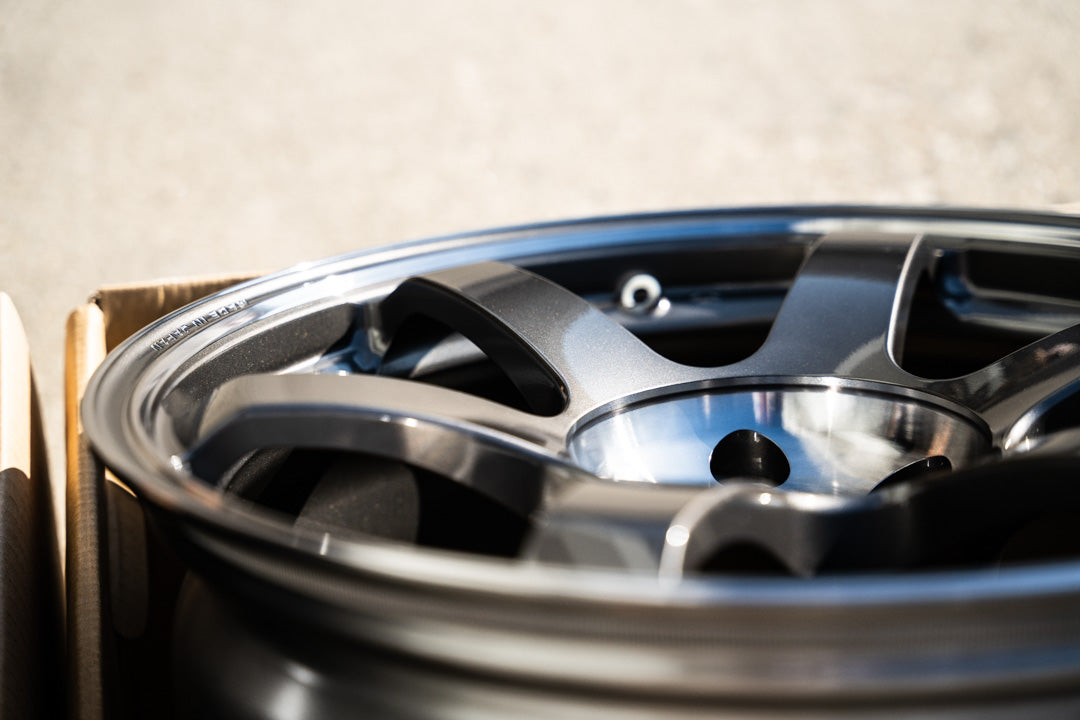 Volk TE37 Saga SL / 18x10 +40 / 5x114.3 / Pressed Graphite