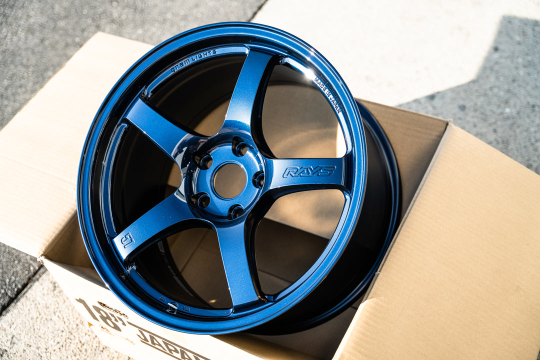 Gram Lights 57CR / 18x9.5 +38 / 5x114.3 / Eternal Blue Pearl (EBP)