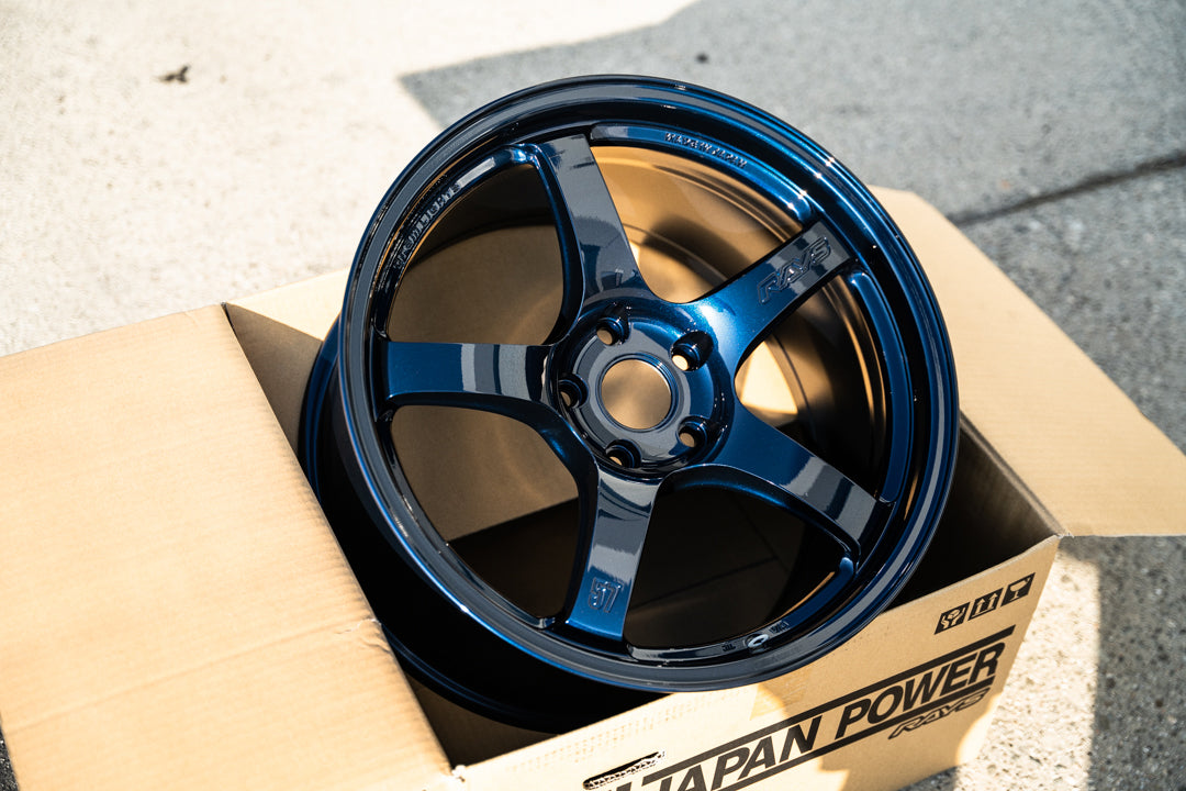 Gram Lights 57CR / 18x9.5 +38 / 5x114.3 / Eternal Blue Pearl (EBP)