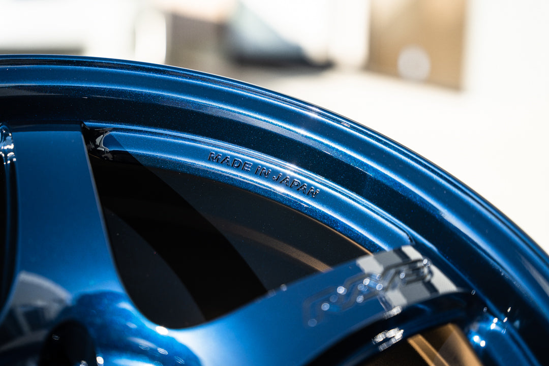 Gram Lights 57CR / 18x9.5 +38 / 5x114.3 / Eternal Blue Pearl (EBP)