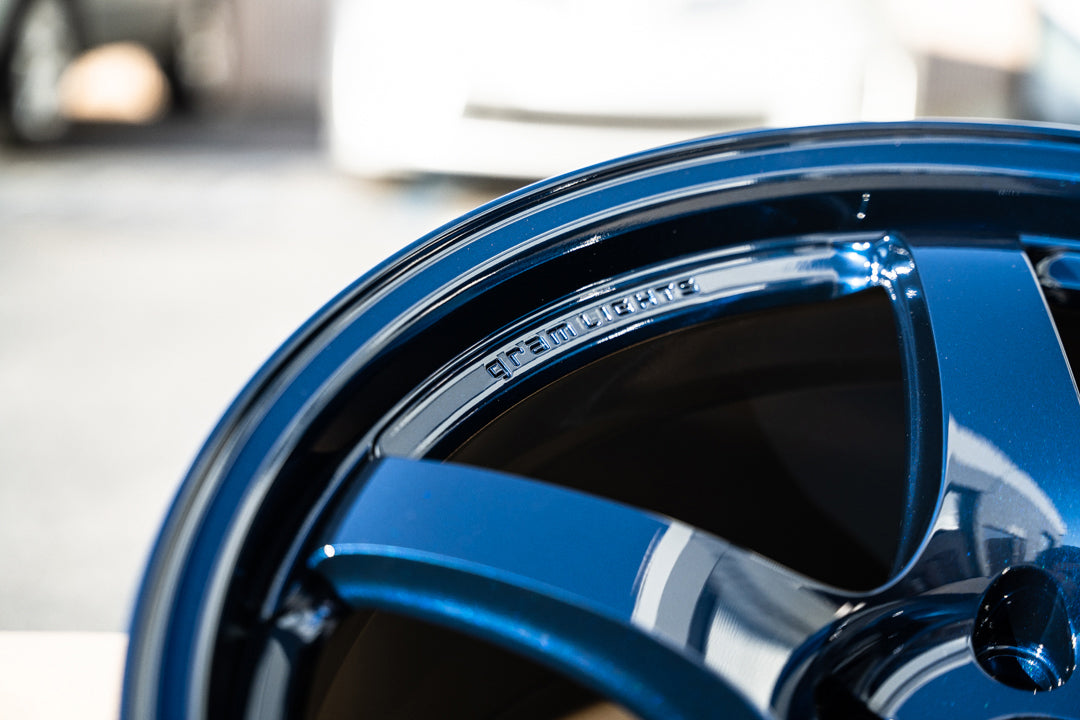 Gram Lights 57CR / 18x9.5 +38 / 5x114.3 / Eternal Blue Pearl (EBP)
