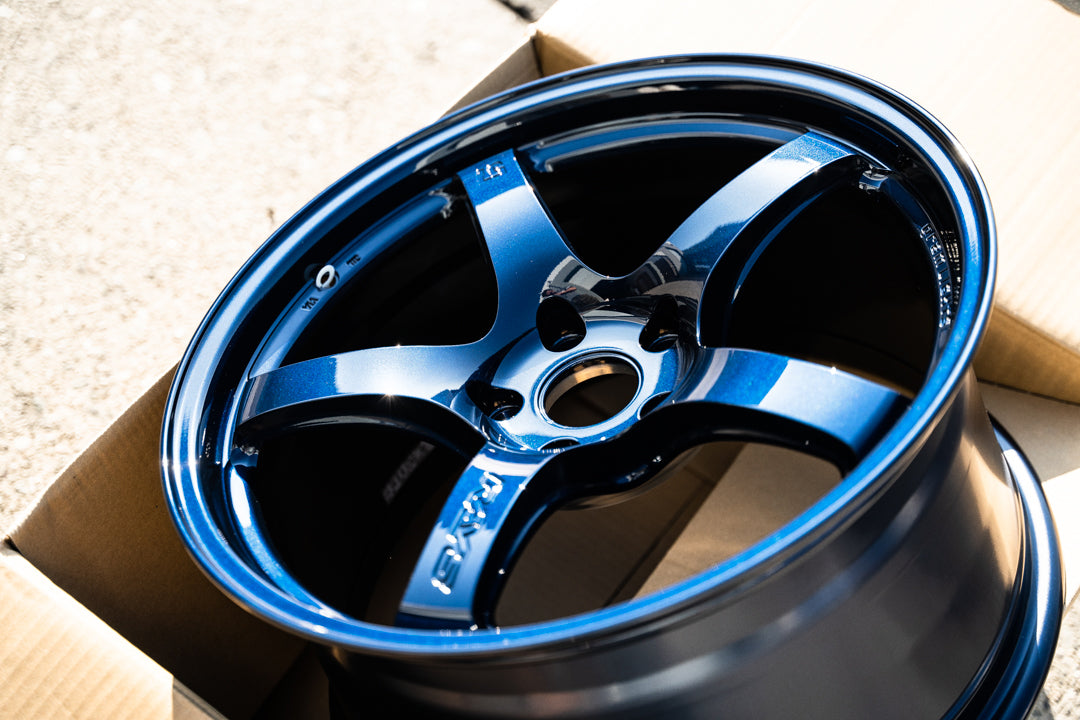 Gram Lights 57CR / 18x9.5 +38 / 5x114.3 / Eternal Blue Pearl (EBP)