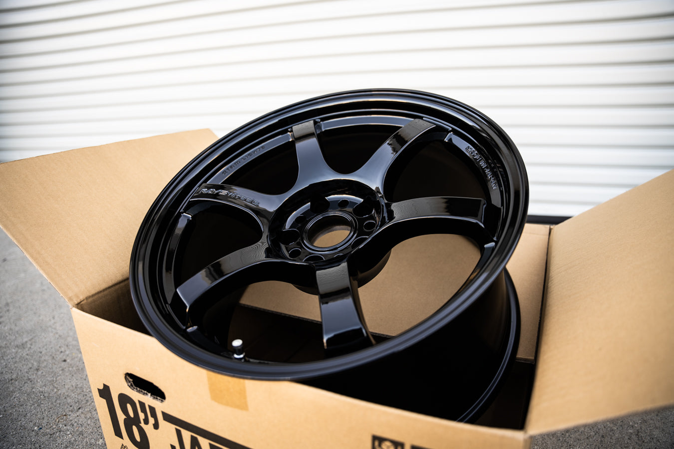 グラムライト 57DR / 18x9.5 +38 / 5x114.3 / グロッシーブラック