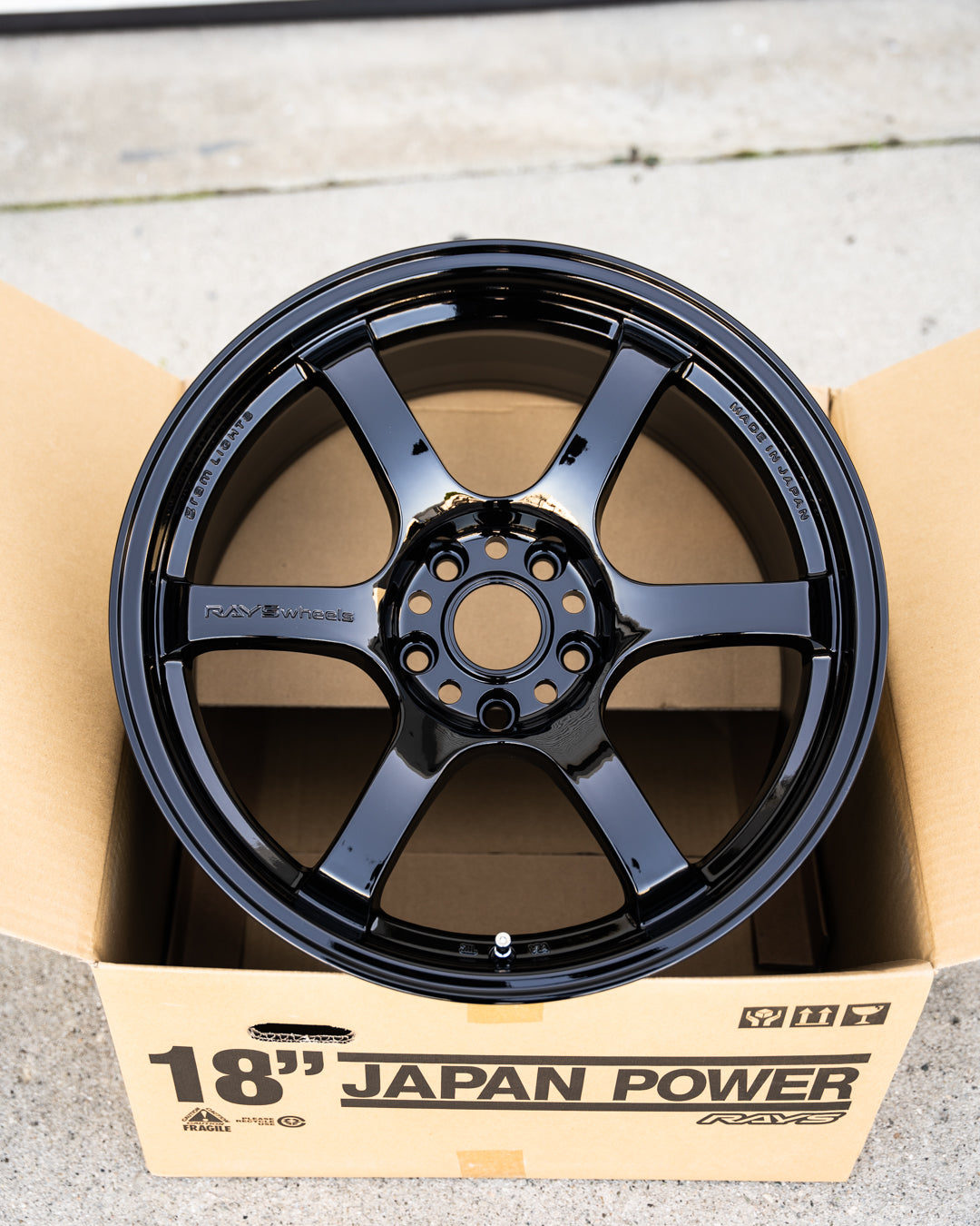 グラムライト 57DR / 18x9.5 +38 / 5x114.3 / グロッシーブラック