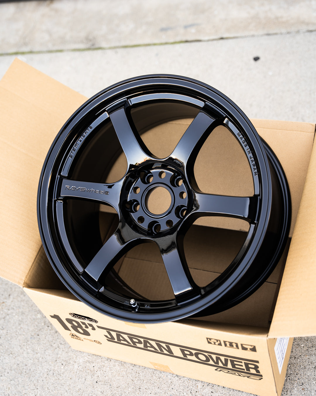 グラムライト 57DR / 18x9.5 +38 / 5x114.3 / グロッシーブラック