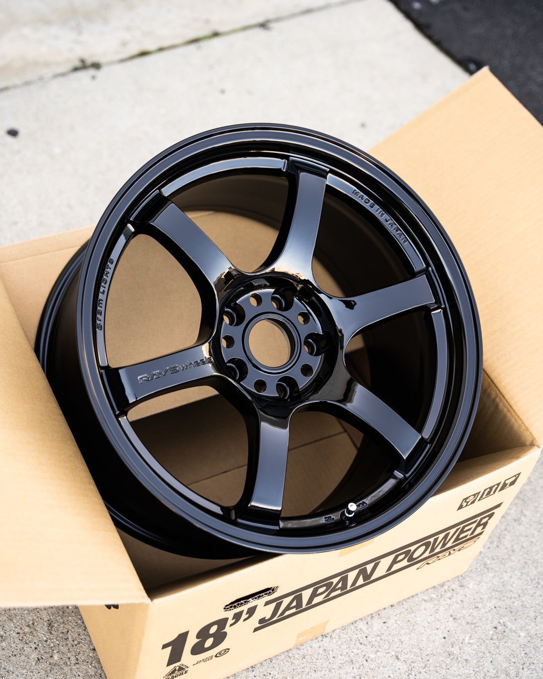 グラムライト 57DR / 18x9.5 +38 / 5x114.3 / グロッシーブラック