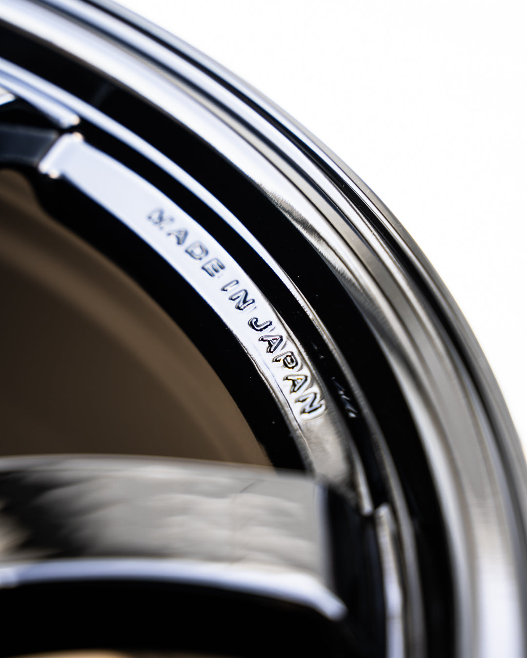 グラムライト 57DR / 18x9.5 +38 / 5x114.3 / グロッシーブラック
