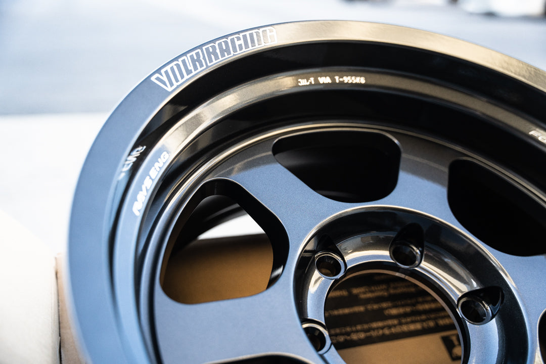 Volk TE37XT M-Spec / 17x8.5-10 / 6x139.7 / Negro diamante