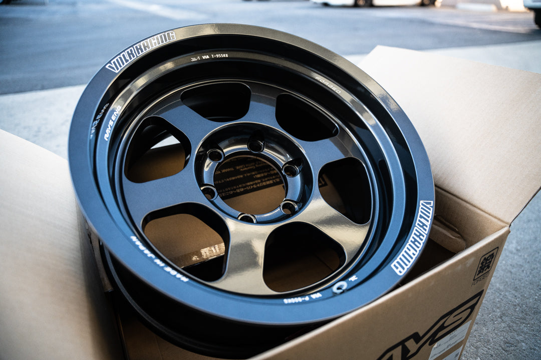 Volk TE37XT M-Spec / 17x8.5-10 / 6x139.7 / Negro diamante