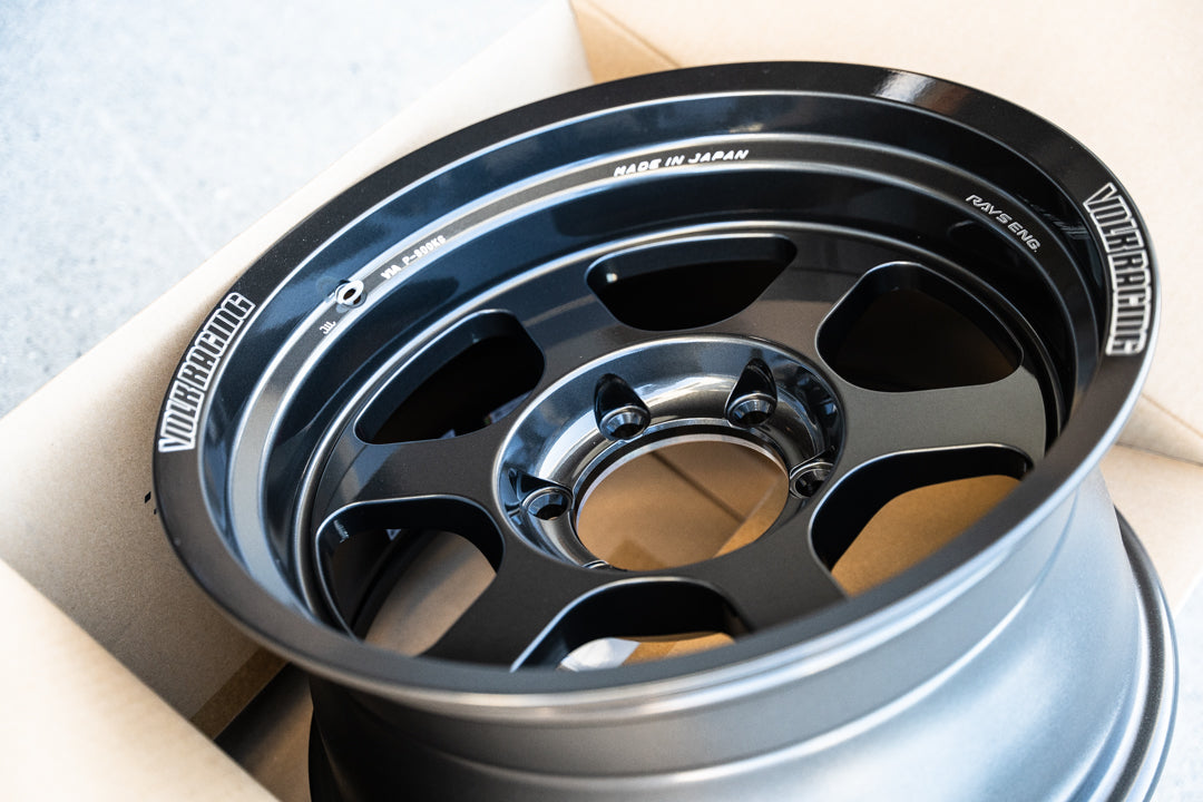 Volk TE37XT M-Spec / 17x8.5-10 / 6x139.7 / Negro diamante