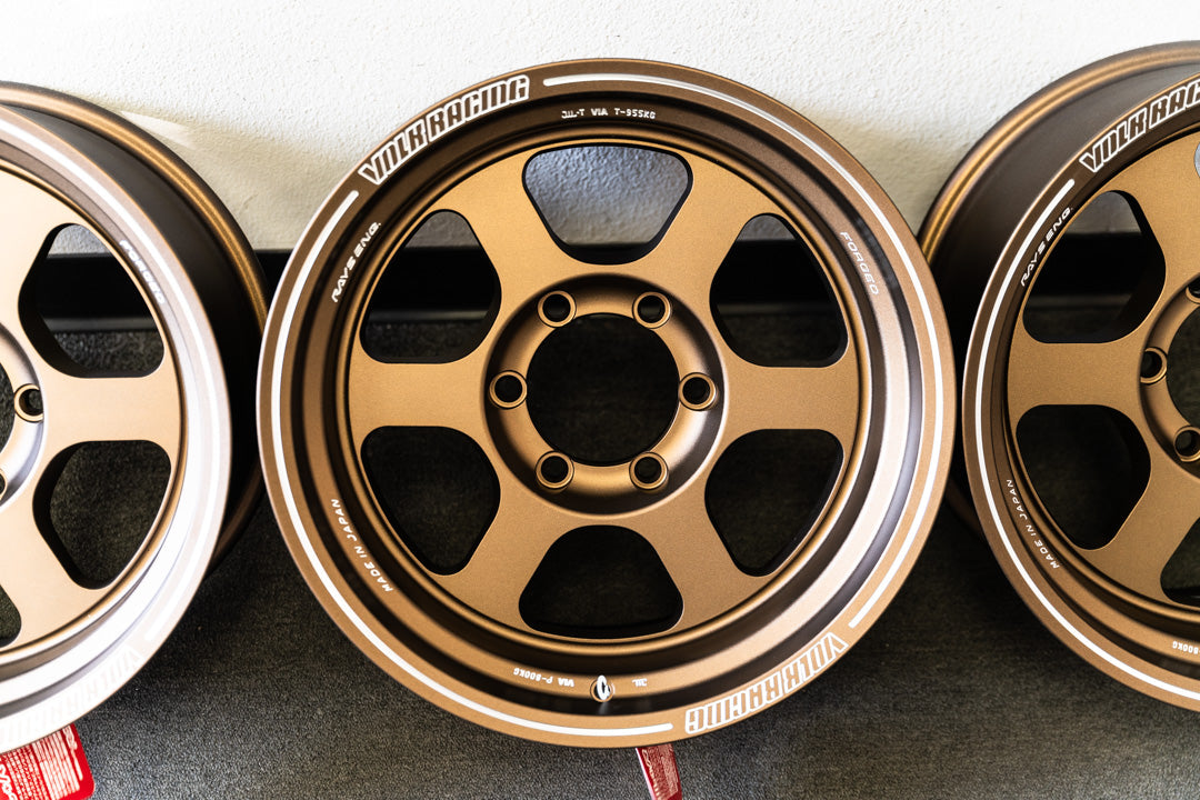 Volk TE37XT / 17x8.5 -10 / 6x139.7 / OG Bronze (BR)