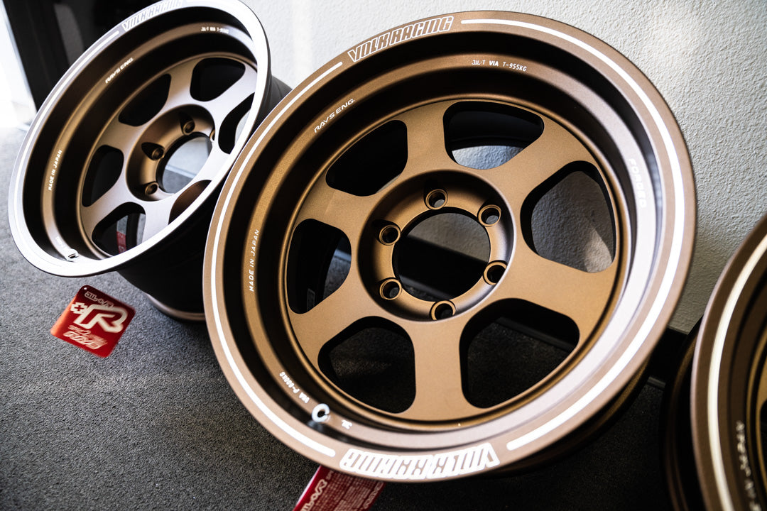 Volk TE37XT / 17x8.5 -10 / 6x139.7 / OG Bronze (BR)