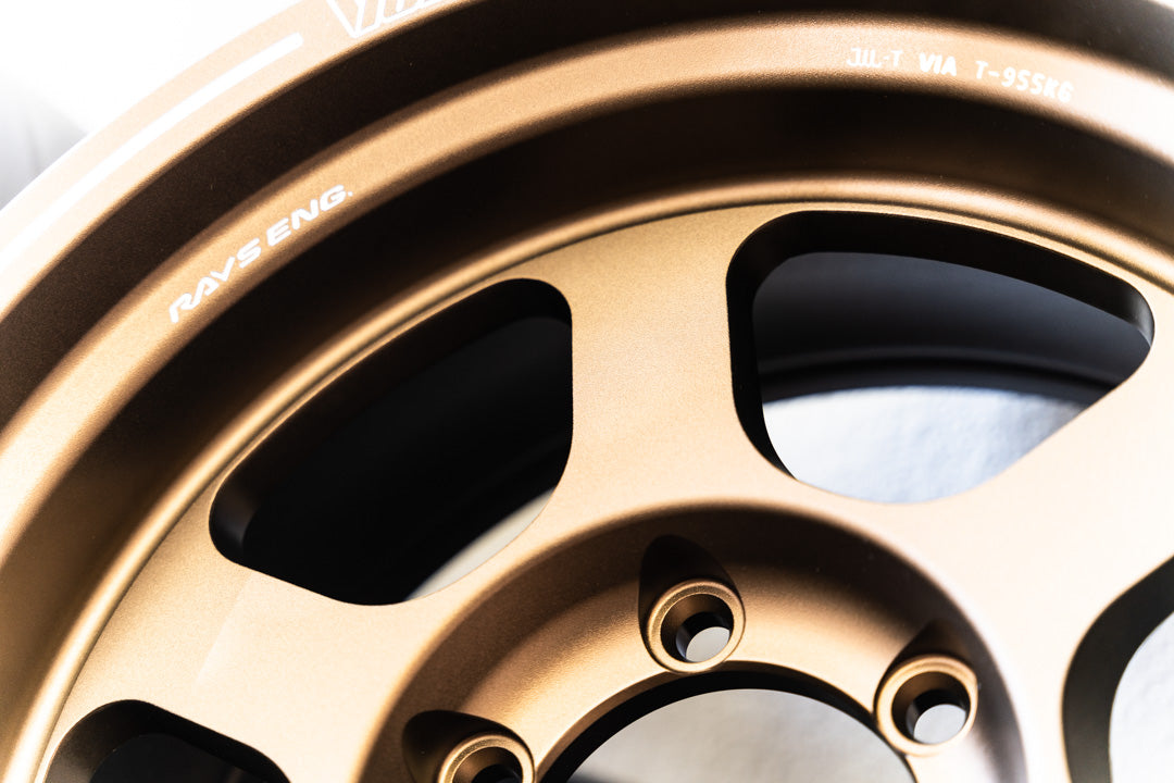 Volk TE37XT / 17x8.5 -10 / 6x139.7 / OG Bronze (BR)