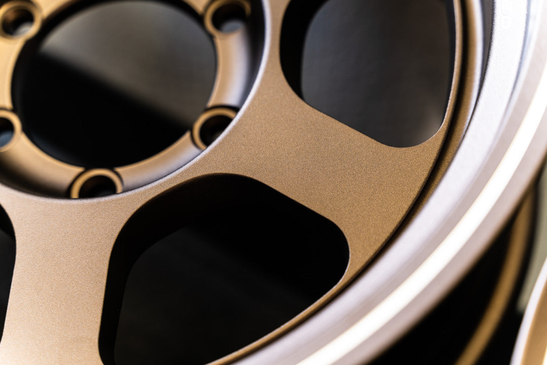Volk TE37XT / 17x8.5 -10 / 6x139.7 / OG Bronze (BR)