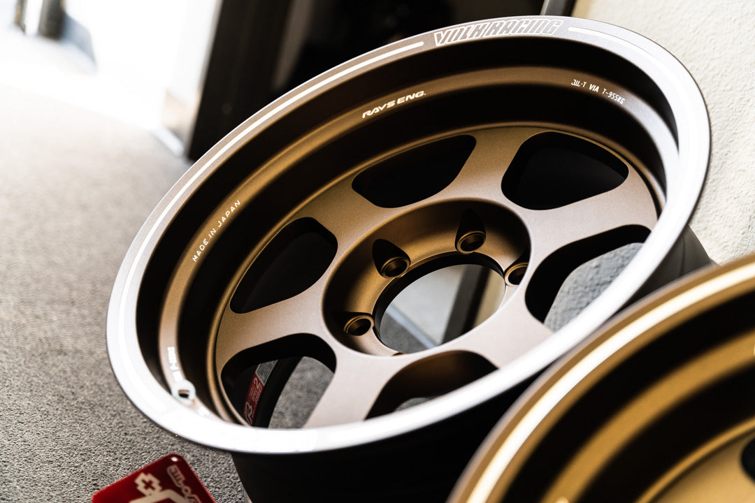Volk TE37XT / 17x8.5 -10 / 6x139.7 / OG Bronze (BR)