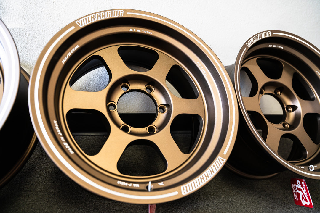 Volk TE37XT / 17x8.5 -10 / 6x139.7 / OG Bronze (BR)