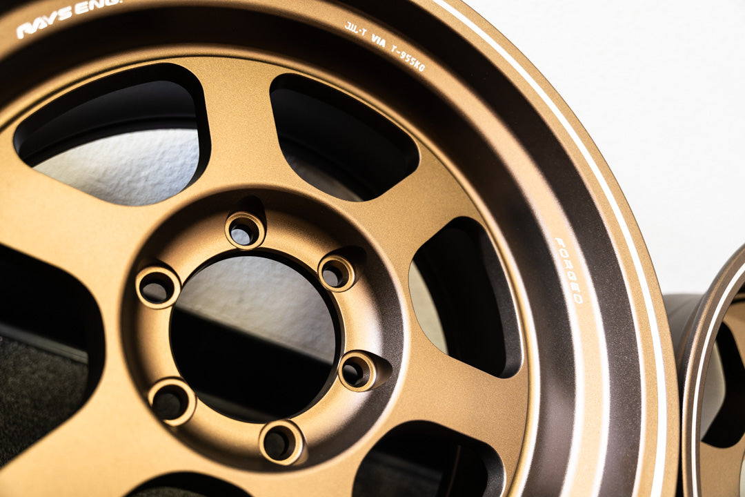 Volk TE37XT / 17x8.5 -10 / 6x139.7 / OG Bronze (BR)