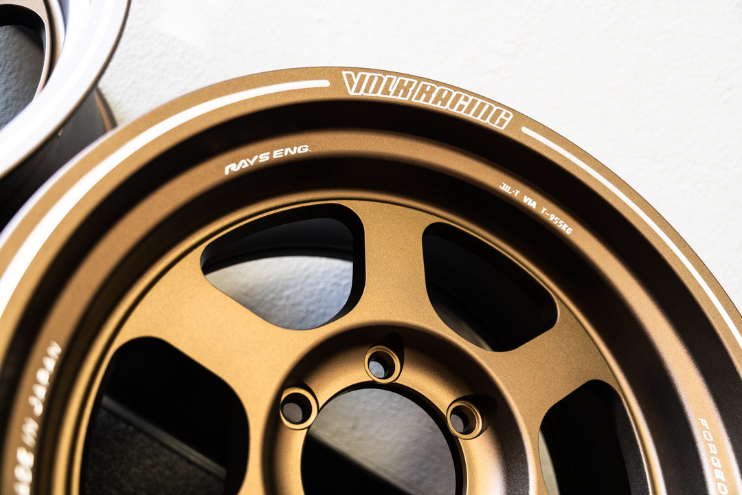 Volk TE37XT / 17x8.5 -10 / 6x139.7 / OG Bronze (BR)