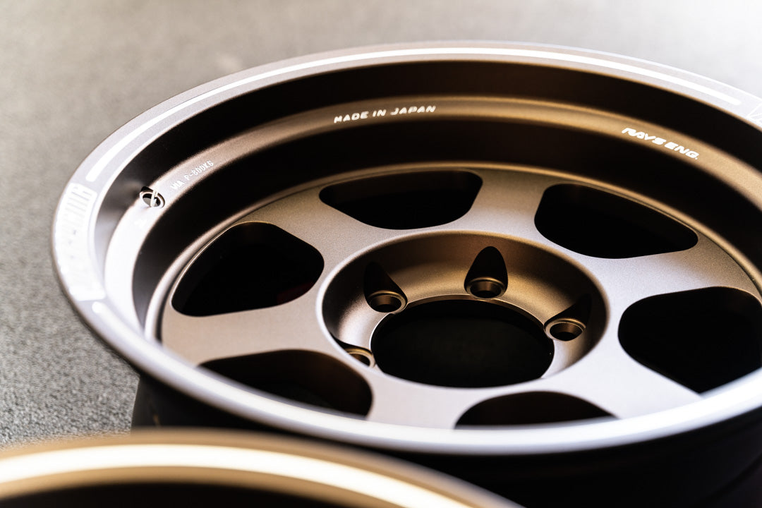 Volk TE37XT / 17x8.5 -10 / 6x139.7 / OG Bronze (BR)