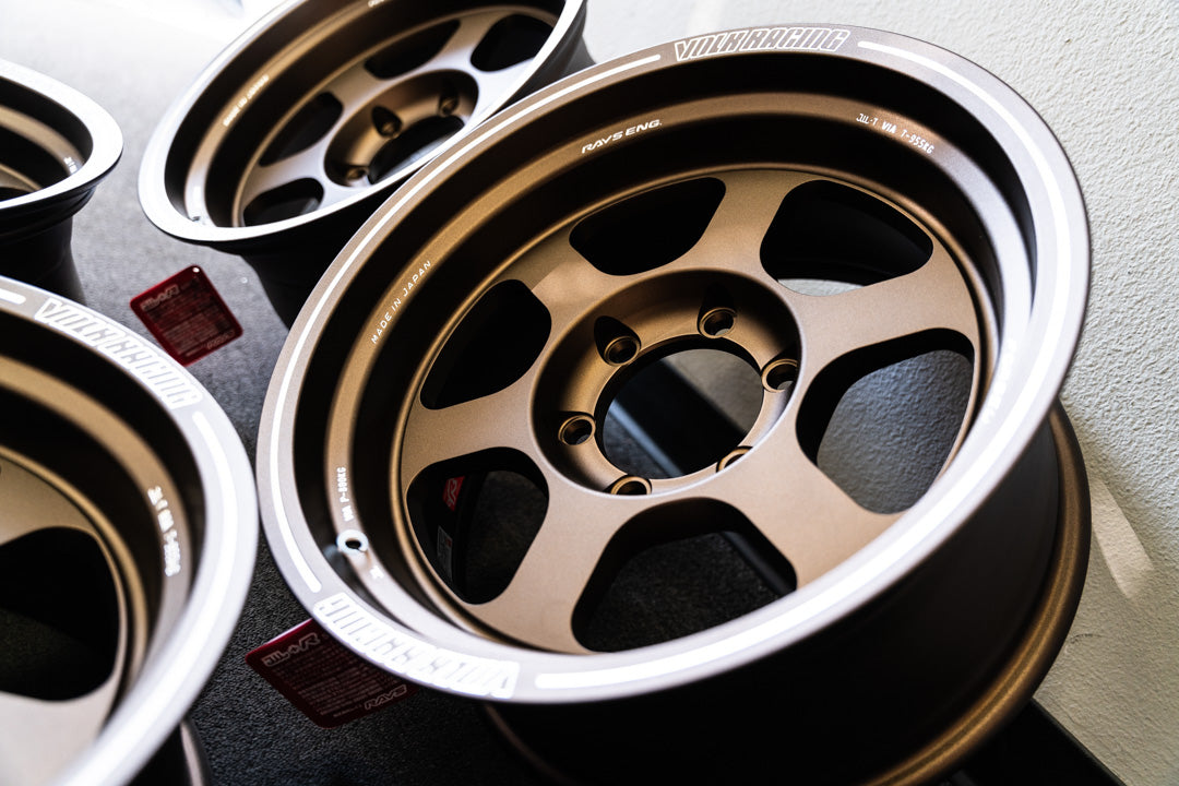 Volk TE37XT / 17x8.5 -10 / 6x139.7 / OG Bronze (BR)