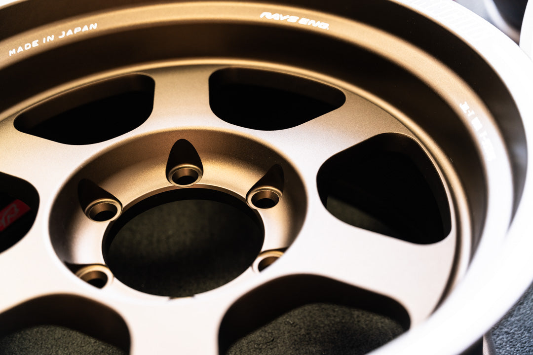 Volk TE37XT / 17x8.5 -10 / 6x139.7 / OG Bronze (BR)