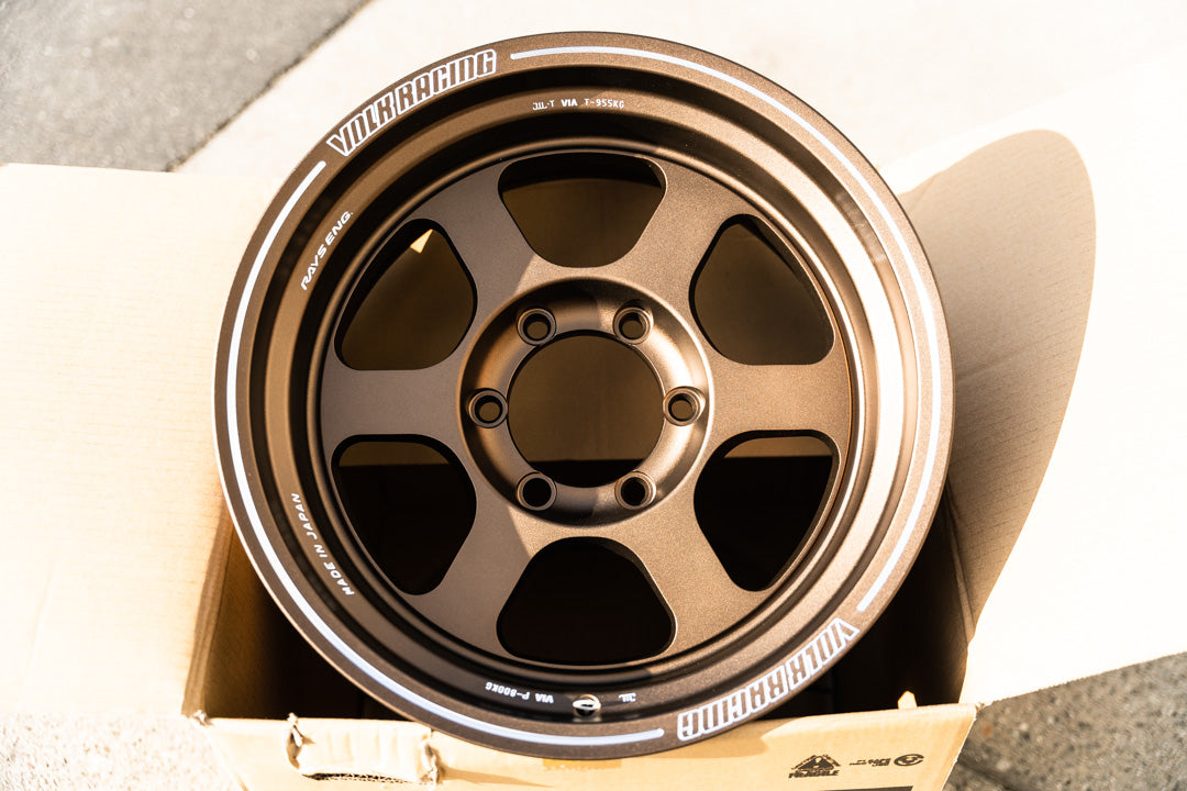 Volk TE37XT / 17x8.5 -10 / 6x139.7 / OG Bronze (BR)