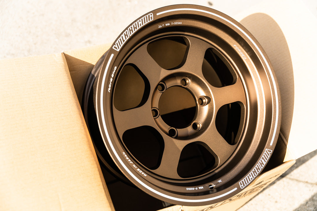 Volk TE37XT / 17x8.5 -10 / 6x139.7 / OG Bronze (BR)