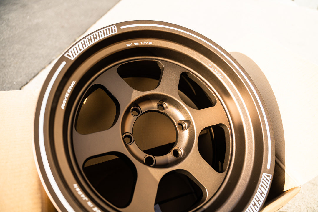 Volk TE37XT / 17x8.5 -10 / 6x139.7 / OG Bronze (BR)