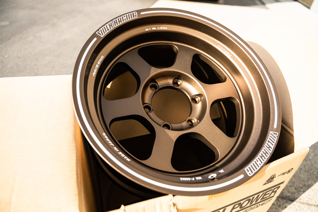Volk TE37XT / 17x8.5 -10 / 6x139.7 / OG Bronze (BR)