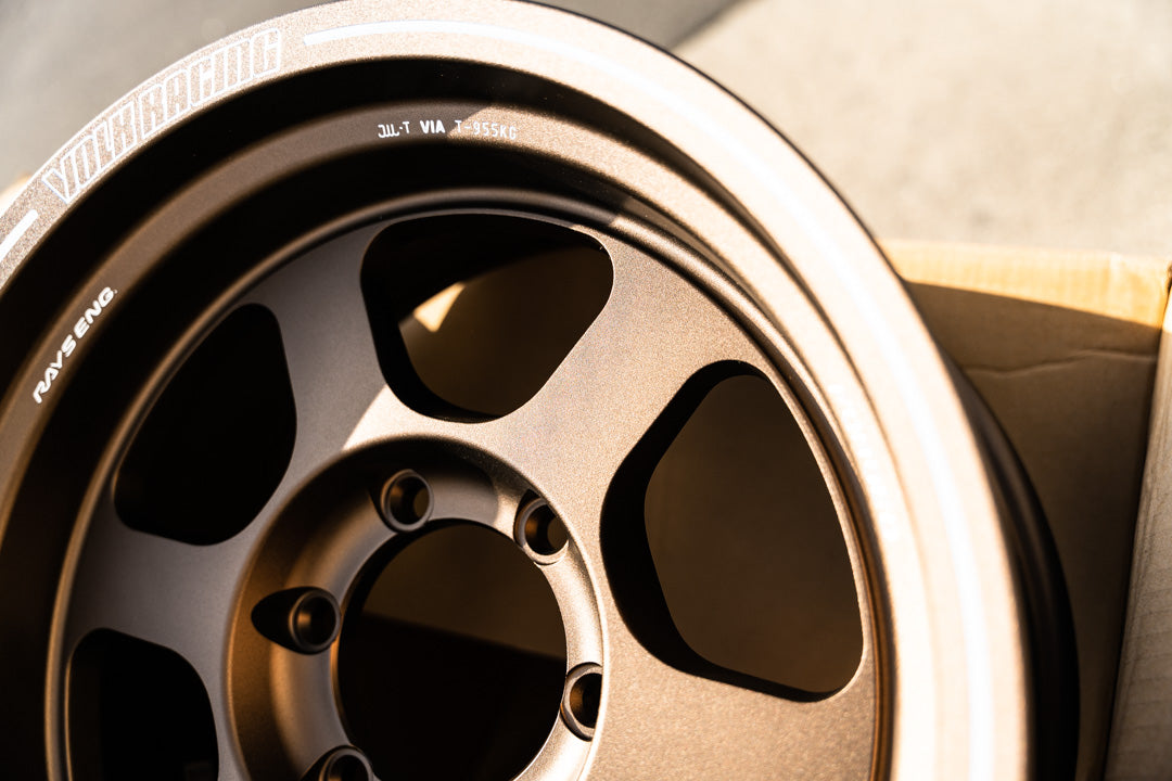 Volk TE37XT / 17x8.5 -10 / 6x139.7 / OG Bronze (BR)