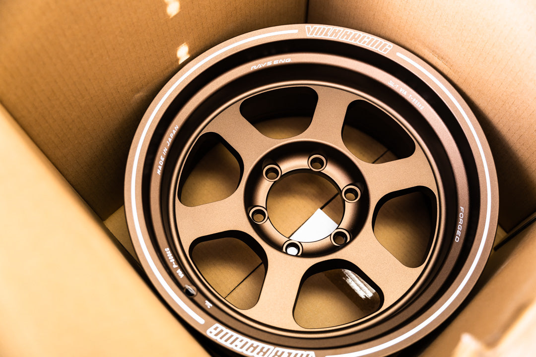 Volk TE37XT / 17x8.5 -10 / 6x139.7 / OG Bronze (BR)