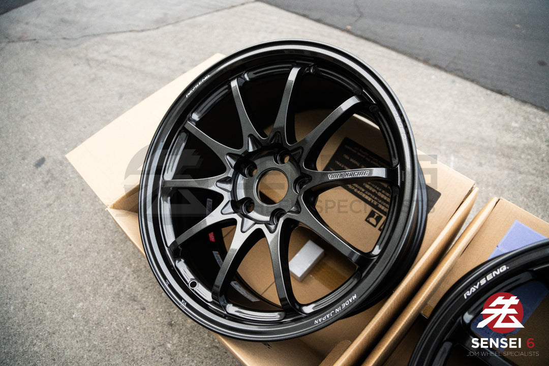 Volk CE28N-Plus / 18x9.5 +38 / 5x114.3 / ダイヤモンドダークガンメタル