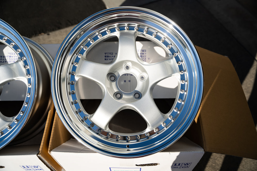 Work Meister S1 3P / 18x9.5 +24 / 5x114.3 / Silver