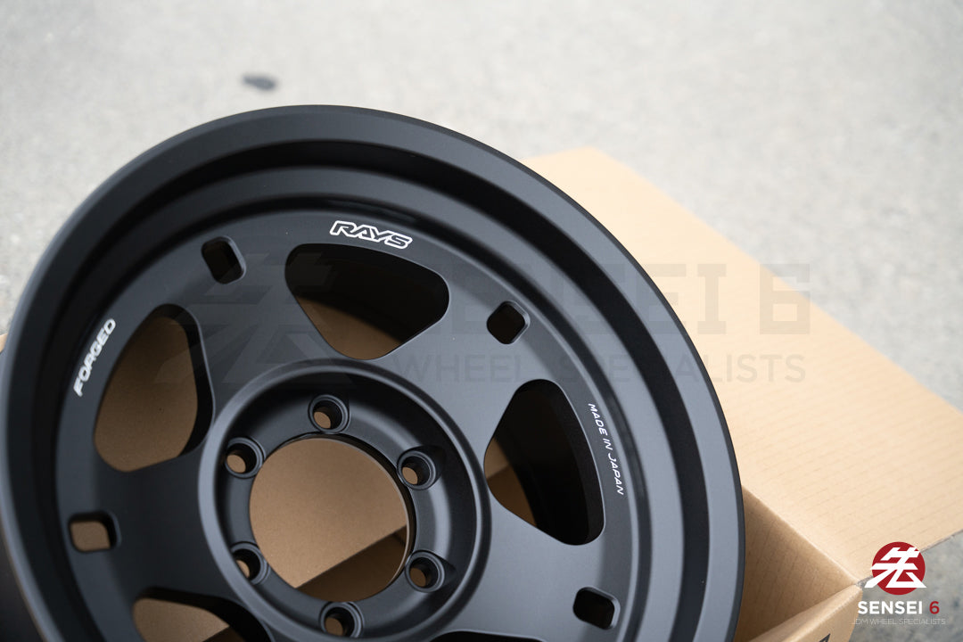 Rays 05X / 17x8.5-10 / 6x139.7 / Negro Explosión 2 (BT)