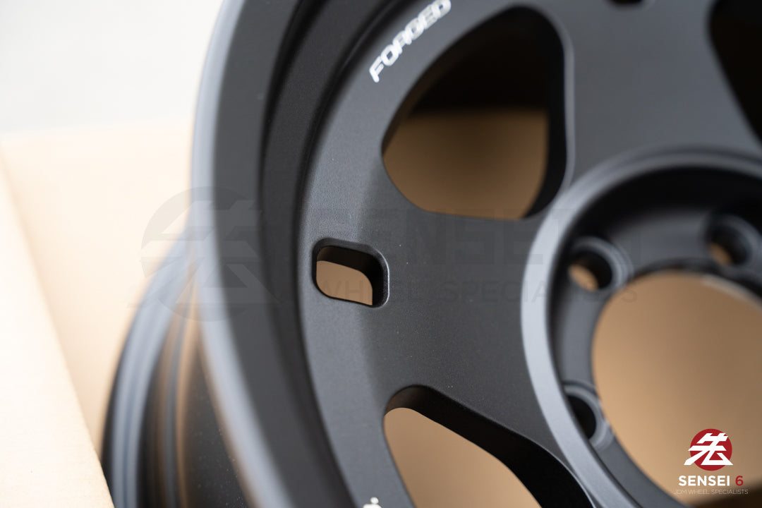 Rays 05X / 17x8.5-10 / 6x139.7 / Negro Explosión 2 (BT)