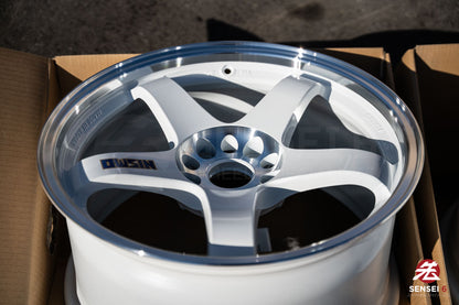 ニスモ LMGT4 / 18x10.5 +15 / 5x114.3 / ブラック