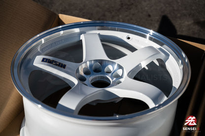 ニスモ LMGT4 / 18x10.5 +15 / 5x114.3 / ブラック