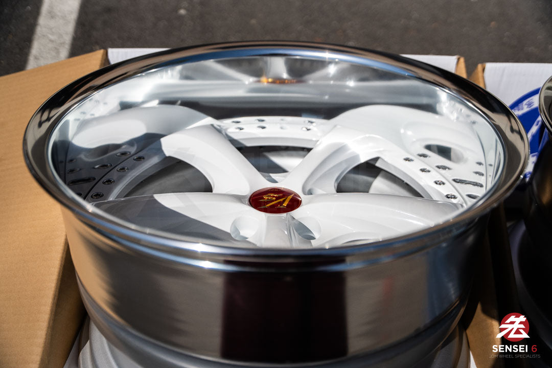 Work VSKF# / 18x10 +2, 18x11 -4 / 5x114.3 / White (WHT)
