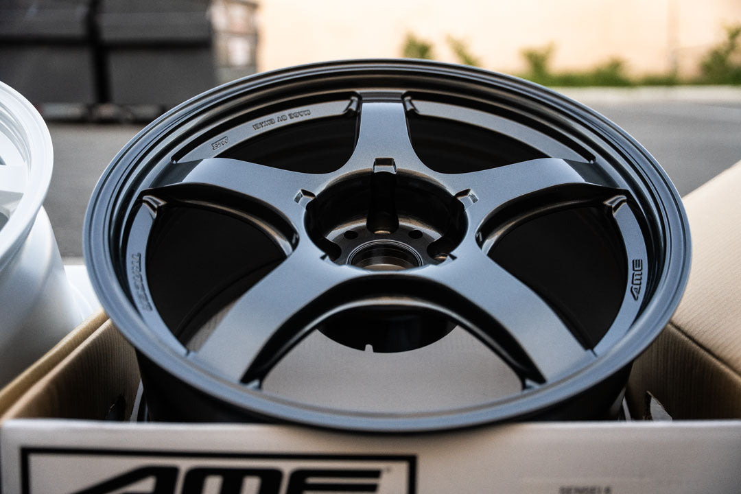 AME Tracer GTV / 18x9.5 +22 / 5x114.3 / Gun Black (DGM)