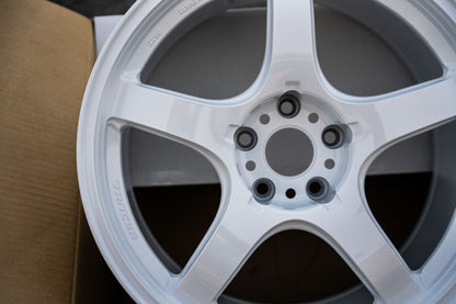 AME Tracer GTV / 18x9.5 +22 / 5x114.3 / Racing White (WH)