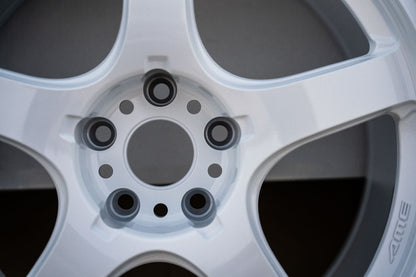 AME Tracer GTV / 18x9.5 +22 / 5x114.3 / Racing White (WH)